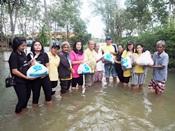 สทภ.8 ร่วมบริจาคน้ำดื่มให้แก่ผู้ประสบอุทกภัย
