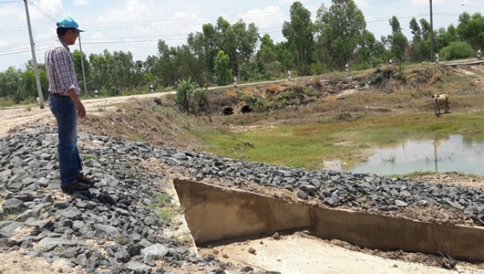 สทภ.11 ตรวจติดตามความก้าวหน้าการดำเนินโครงการปรับปรุงฟื้นฟูแหล่งน้ำบ่อนาเกลือ จังหวัดอุบลราชธานี