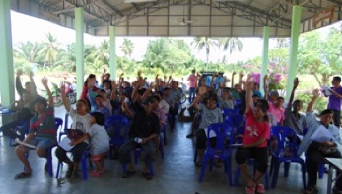 สทภ.๗ จัดประชุมเชิงปฏิบัติการรับฟังความคิดเห็นตามระเบียบสำนักนายกรัฐมนตรี  ว่าด้วยการรับฟังความคิดเห็นของประชาชน พ.ศ. ๒๕๔๘   โครงการอนุรักษ์ฟื้นฟูทางน้ำห้วยร่อนแก่น บ้านหนองไทร หมู่ที่ ๖ ตำบลไร่เก่า  อำเภอสามร้อยยอด จังหวัดประจวบคีรีขันธ์