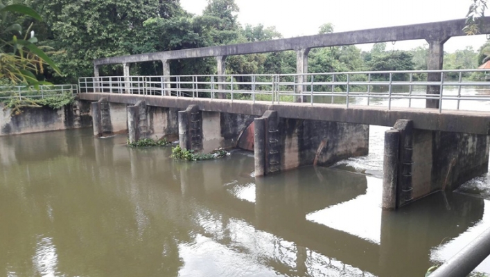 สทภ.11 ลงพื้นที่เข้าตรวจสอบสภาพความบกพร่อง ชำรุดของโครงการฝายน้ำล้นห้วยผับ