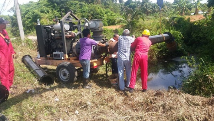 สทภ.8 ติดตั้งเครื่องสูบน้ำขนาด 12 นิ้ว และอุปกรณ์จำนวน 1 เครื่องเพื่อเตรียมการป้องกันการเกิดอุทกภัย