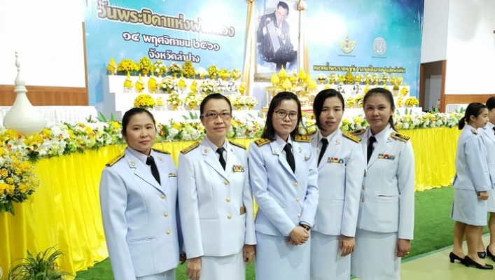 สทภ.1 ร่วมพิธีวางพานพุ่มดอกไม้สดถวายสักการะแด่ พระบาทสมเด็จพระปรมินทรมหาภูมิพลอดุลยเดช บรมนาถบพิตร เนื่องใน “วันพระบิดาแห่งฝนหลวง” ประจำปี 2561