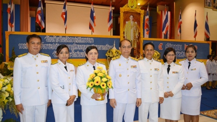 สทภ.8 ร่วมกิจกรรมเนื่องในวันคล้ายวันเฉลิมพระชนมพรรษาพระบาทสมเด็จพระปรมินทรมหาภูมิพล อดุลยเดชบรมนาถบพิตร วันชาติ และวันพ่อแห่งชาติ พุทธศักราช 2561