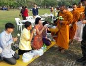 สทภ.11 ร่วมโครงการส่งเสริมประเพณีทำบุญตักบาตร และถวายดอกบัวทุกวันอาทิตย์เพื่อเป็นพุทธบูชาประจำปีงบประมาณ 2561