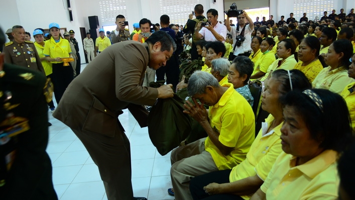สทภ.10  ร่วมพิธีเชิญสิ่งของพระราชทานมอบแก่ประชาชนผู้ประสบวาตภัย ในพื้นที่จังหวัดสุราษฎร์ธานี