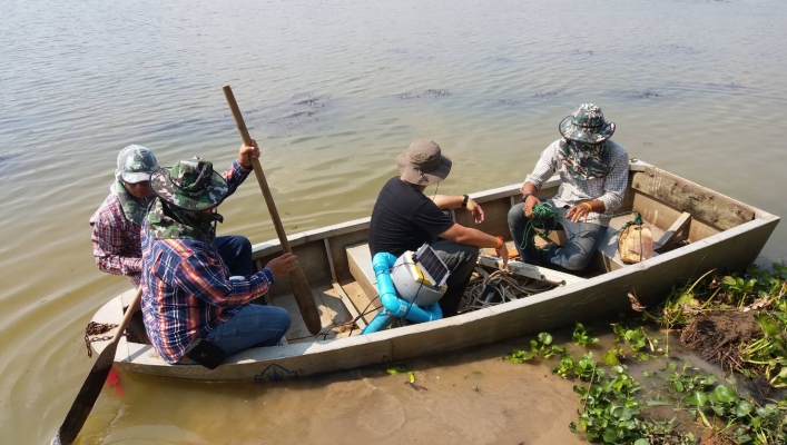 กรมทรัพยากรน้ำ ร่วมกับ สสนก. โดย สทภ.๔ และ ศปว. ติดตั้งอุปกรณ์ตรวจวัดระดับน้ำขนาดเล็กในแหล่งน้ำ