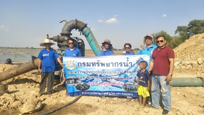 สทภ.5 ช่วยเหลือภัยแล้งบ้านชุมชนพัฒนา หมุ่ที่ 19 ตำบลตะขบ อำเภอปักธงชัย จังหวัดนครราชสีมา