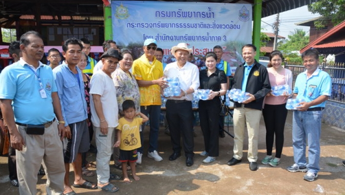 สทภ.3 แจกน้ำอุปโภค-บริโภค และน้ำสะอาด