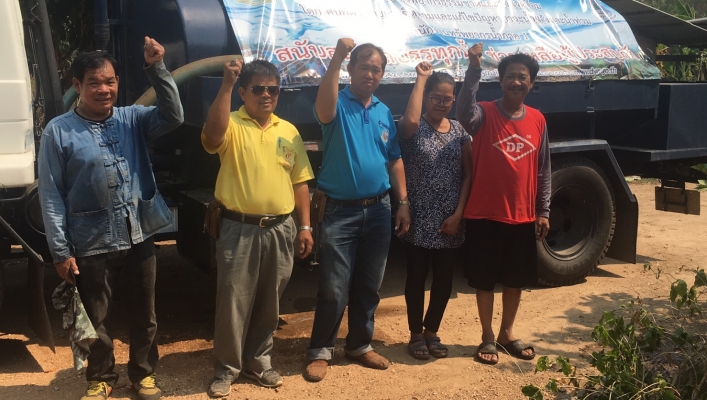 สทภ.1 โดยส่วนบริหารจัดการน้ำ ลงพื้นที่ช่วยเหลือผู้ประสบภัยแล้ง ขาดแคลนน้ำอุปโภค-บริโภค ในพื้นที่ บ้านทุ่งเกวียน หมู่ 6 ต.เวียงตาล อ.ห้างฉัตร จ.ลำปาง