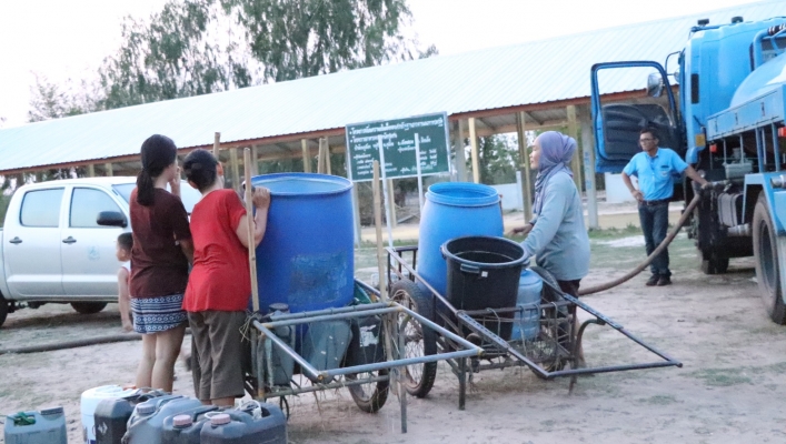 สทภ.4 จ่ายจ่ายน้ำสะอาดให้ประชาชน ตำบลคูเมือง อำเภอเมืองสรวง  จังหวัดร้อยเอ็ด