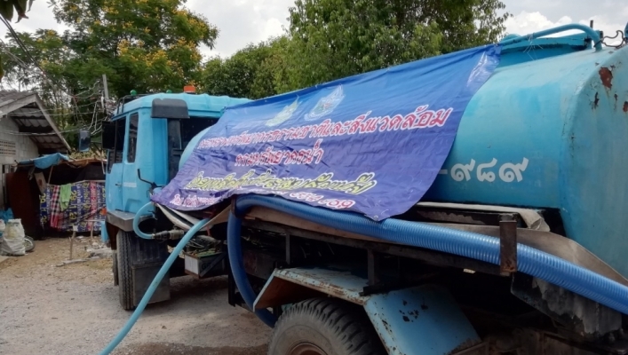 สทภ.7  เข้าแจกจ่ายน้ำสะอาดให้กับประชาชนที่ประสบปัญหาการขาดแคลนน้ำอุปโภคบริโภค บ้านยางคู่ หมู่ที่ 6 ตำบลยางหัก อำเภอปากท่อ จังหวัดราชบุรี