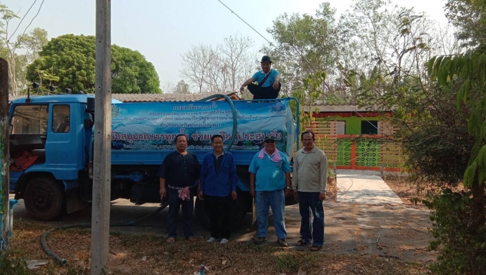 สทภ 1 โดยส่วนบริหารจัดการน้ำ นำรถบรรทุกน้ำสะอาดขนาด 6,000 ลิตร ลงพื้นที่ช่วยเหลือ ผู้ประสบภัยแล้งขาดแคลนน้ำอุปโภคบริโภค ในพื้นที่บ้านแม่ฮาว