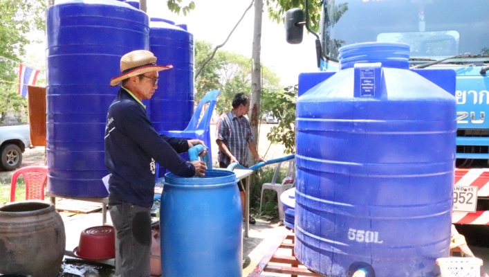 สทภ.4 แจกจ่ายน้ำสะอาดให้ประชาชนที่ขาดแคลนน้ำ บ.โนนสำราญ อ.พยัคฆภูมิพิสัย จ.มหาสารคาม