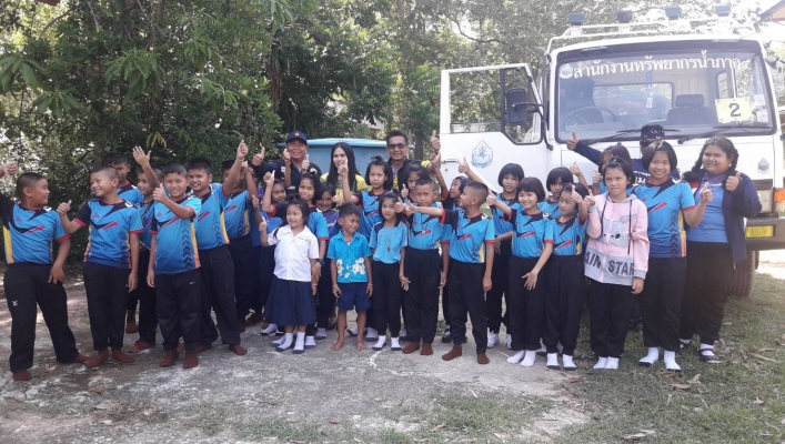 สทภ.4 แจกจ่ายน้ำสะอาดให้ประชาชนที่ขาดแคลนน้ำ โรงเรียนบ้านบกพร้าว อ.บรบือ จ.มหาสารคาม