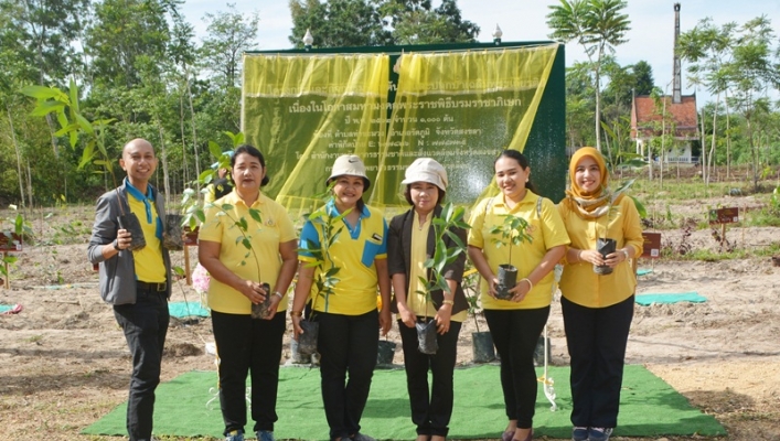 สทภ.8 ร่วมกิจกรรมปลูกต้นไม้เพิ่มพื้นที่สีเขียวเป็นมิตรกับสิ่งแวดล้อมจังหวัดสงขลา  เฉลิมพระเกียรติเนื่องในโอกาสมหามงคลพระราชพิธีบรมราชาภิเษก