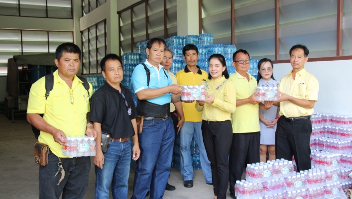 สทภ 1 สนับสนุนน้ำดื่มบรรจุขวดกิจกรรม ลำปาง One Plan เสริมพลังความเข้มแข็ง แรงงานนอกระบบ (กลุ่มตัดเย็บผ้า) จังหวัดลำปาง