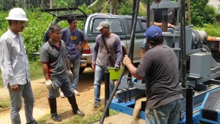 สทภ.8 ลงพื้นที่เจาะสำรวจชั้นดินฐานราก เพื่อใช้ในการออกแบบโครงการพัฒนาแหล่งน้ำในพื้นที่จังหวัดพัทลุง