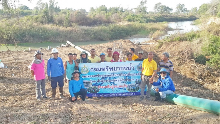 สทภ.5  ติดตั้งเครื่องสูบน้ำเพื่อช่วยเหลือประชาชนที่ยังประสบภัยแล้งบ้านประดู่  หมู่ที่ 3 และบ้านกระพี้  หมู่ที่ 4 ตำบลโนนยอ อำเภอชุมพวง จังหวัดนครราชสีมา