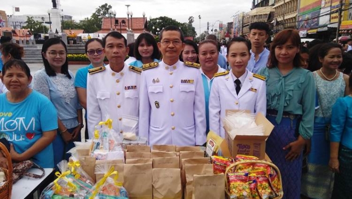 สทภ. 5 ร่วมพิธีทำบุญตักบาตร ถวายเป็นพระราชกุศลและลงนามถวายพระพรชัยมงคล พระพันปีหลวง
