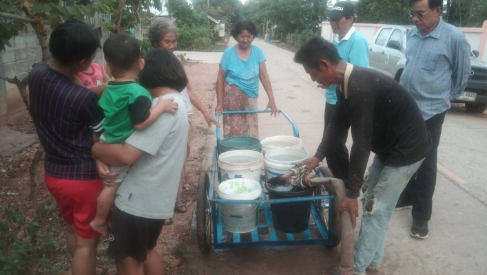 สทภ.4 แจกจ่ายน้ำสะอาดในพื้นที่ประสบปัญหาภาวะฝนทิ้งช่วง จังหวัดชัยภูมิ