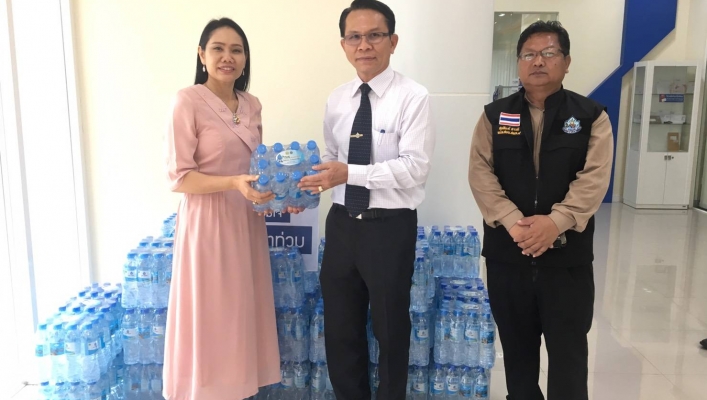 สทภ.4 มอบน้ำดื่มบรรจุขวด ให้กับคณะบริหารธุรกิจและการบัญชี มหาวิทยาลัยขอนแก่น เพื่อช่วยเหลือประชาชนที่ประสบอุทกภัย