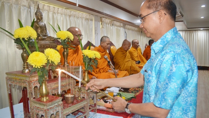 สทภ.8 จัดกิจกรรมทำบุญตักบาตร