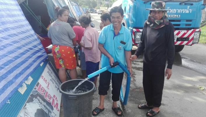 สทภ.4 แจกจ่ายน้ำสะอาดในพื้นที่ประสบอุทกภัย จังหวัดอุบลราชธานี