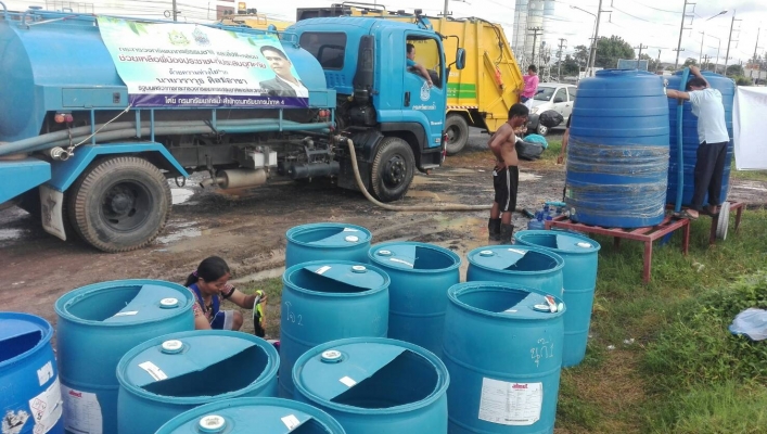 สทภ.4 แจกจ่ายน้ำสะอาดในพื้นที่ประสบอุทกภัย จังหวัดอุบลราชธานี