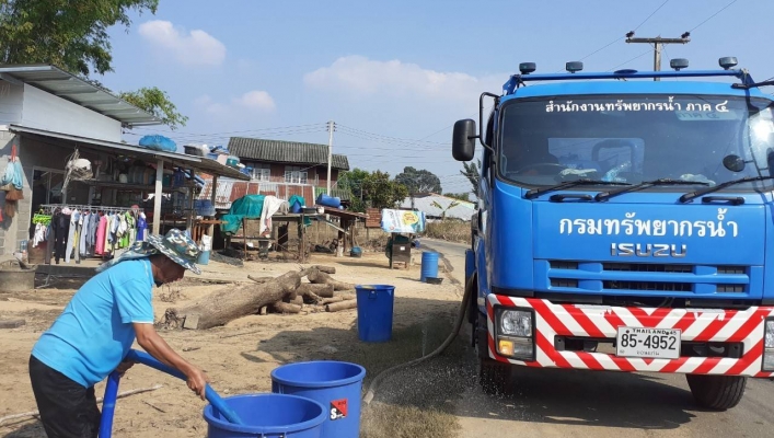 สทภ.4 แจกจ่ายน้ำสะอาดในพื้นที่ประสบปัญหาอุทกภัย จังหวัดอุบลราชธานี