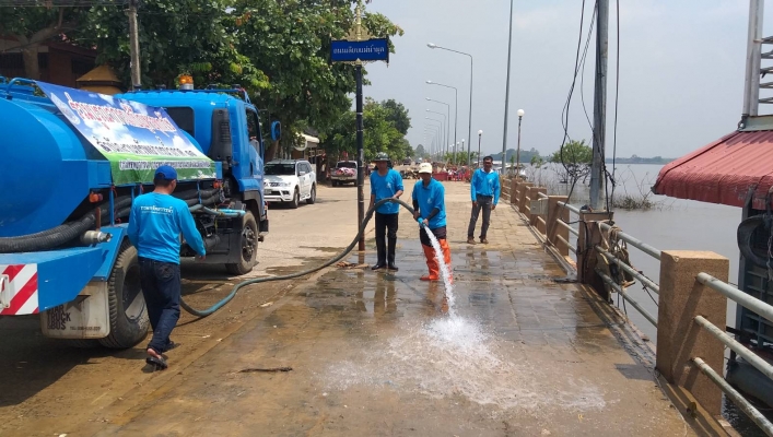 สทภ.4 แจกจ่ายน้ำสะอาดและทำความสะอาดฟื้นฟู จังหวัดอุบลราชธานี