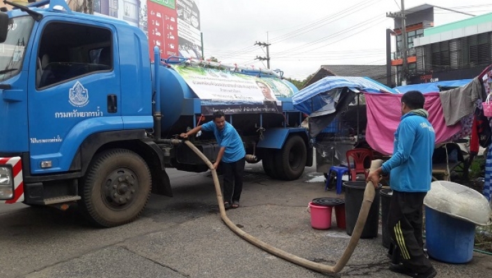 สทภ.3 ร่วมกิจกรรม ทน. แจกจ่ายน้ำบริเวณชุมชนบ้านเกตุแก้ว จ.อุบลราชธานี