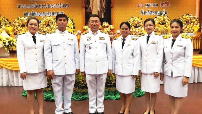 สทภ.4 ร่วมพิธีวางพวงมาลาและถวายบังคม หน้าพระบรมฉายาลักษณ์พระบาทสมเด็จพระบรมชนกาธิเบศร มหาภูมิพลอดุลยเดชมหาราช บรมนาถบพิตร