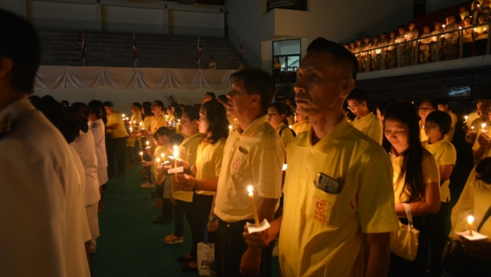 สทภ.7 ร่วมพิธีถวายบังคมและจุดเทียนเพื่อน้อมรำลึกในพระมหากรุณาธิคุณ เนื่องในวันคล้ายวันสวรรคตพระบาทสมเด็จพระบรมชนกาธิเบศรมหาภูมิพลอดุลยเดชมหาราช บรมนาถบพิตร ณ โรงยิมเนเซี่ยมจังหวัดราชบุรี
