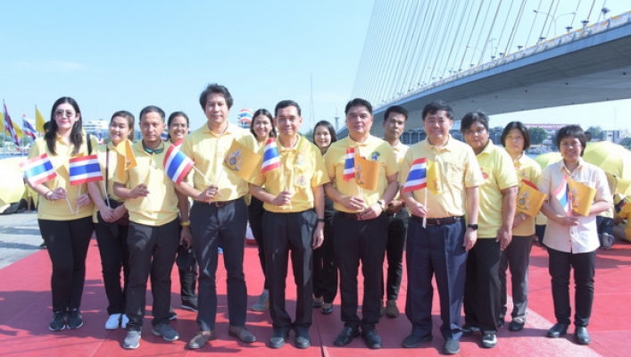 สสป. ทน. ร่วมเฝ้าฯ รับเสด็จฯ ในการเสด็จพระราชดำเนินเลียบพระนครโดยขบวนพยุหยาตราทางชลมารค ณ บริเวณสะพานพระราม ๘ ฝั่งธนบุรี