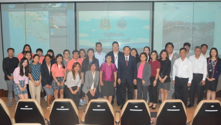 กรมทรัพยากรธรณี นำคณะเจ้าหน้าที่เข้าศึกษาดูงานด้านการใช้เทคโนโลยีสารสนเทศในการเฝ้าระวังติดตามสถานการณ์ และการบริหารจัดการภัยพิบัติน้ำ ณ ศูนย์เมขลา ศูนย์ป้องกันวิกฤติน้ำ