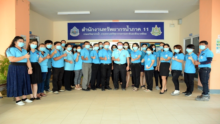 สทภ.11 ร่วมรณรงค์แจกหน้ากากอนามัยและเจลล้างมือ ป้องกันโรค 