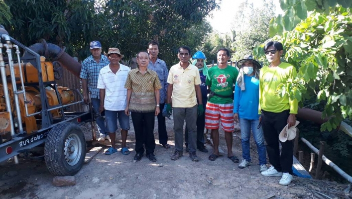 สทภ. 7 โดยส่วนประสานและบริหารจัดการลุ่มน้ำท่าจีน และเจ้าหน้าที่ ลงพื้นที่ติดตั้งเครื่องสูบน้ำ เพื่อช่วยเหลือเกษตรกร ที่ขาดแคลนน้ำ ไม้ผล ไม้ยืนต้น