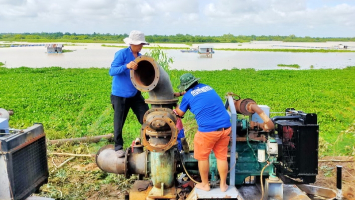 สทภ.5 ติดตั้งเครื่องสูบน้ำเพื่อช่วยเหลือเกษตรกรที่ประสบปัญหาฝนทิ้งช่วงอำเภอราษีไศล จังหวัดศรีสะเกษ