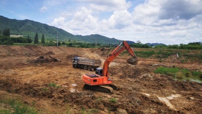 สทภ. 7 ลงพื้นที่ติดตามการดำเนินงานโครงการอนุรักษ์ฟื้นฟูแหล่งน้ำสนับสนุนโครงการจัดพัฒนาที่ดินตามพระราชประสงค์ (หนองพลับ-กลัดหลวง)