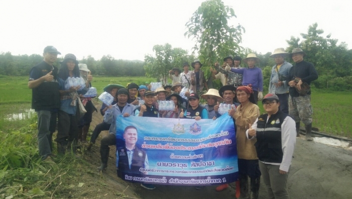 ทส. สทภ.1 สนับสนุนน้ำดื่มช่วยประชาชน เร่งฟื้นฟูพื้นที่น้ำท่วมหลังน้ำลด อ.แม่ทะ จ.ลำปาง