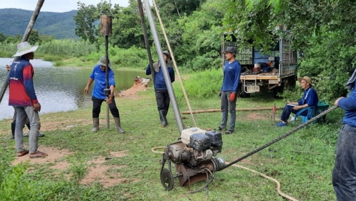 สทภ. 7 ลงพื้นที่เจาะสำรวจชั้นดิน อำเภอบ้านลาด จังหวัดเพชรบุรี