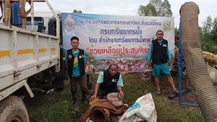 สทภ.3 สูบน้ำช่วยเหลือผู้ประสบภัยแล้งบ้านโนนทิง ตำบลบุ่งแก้ว