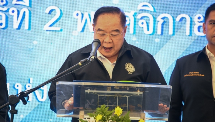 รองนายก ประวิตร นำทีมรณรงค์เก็บขยะชายหาดอุทยานแห่งชาติสิรินาถ