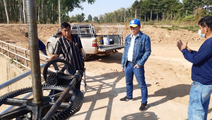 สทภ.9 ลงพื้นที่ตรวจติดตามผลการดำเนินงานโครงการปรับปรุงอาคารท่อลอดจากอาคารบังคับน้ำดงเศรษฐี ตำบลย่านยาว อำเภอเมือง จังหวัดพิจิตร