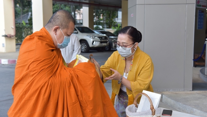 กรมทรัพยากรน้ำ ทำบุญตักบาตรเพื่อเป็นสิริมงคล