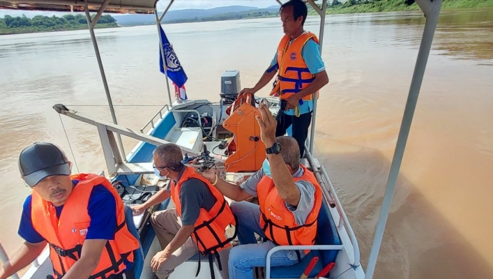 สทภ.11 ส่วนอุทกวิทยา ตรวจวัดปริมาณน้ำและตะกอนแม่น้ำโขง