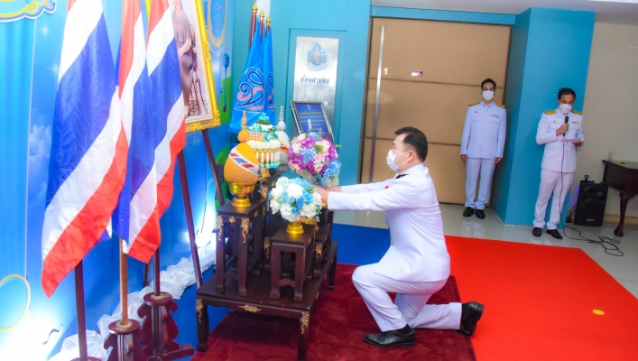 พระเจ้าวรวงศ์เธอ พระองค์เจ้าสิริภาจุฑาภรณ์ ทรงโปรดให้ผู้แทนพระองค์ เชิญแจกันดอกไม้และบัตรอำนวยพรปีใหม่ ประทานแก่นายภาดล ถาวรกฤชรัตน์ อธิบดีกรมทรัพยากรน้ำ