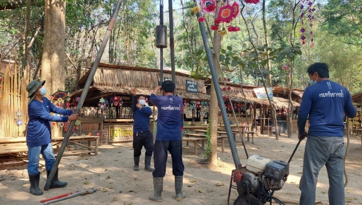 สทภ.7 เจาะสำรวจชั้นดิน เพื่อเป็นข้อมูลประกอบการออกแบบโครงการปรับปรุงซ่อมแซมฝายน้ำล้นลำภาชี บ้านท่ามะขาม