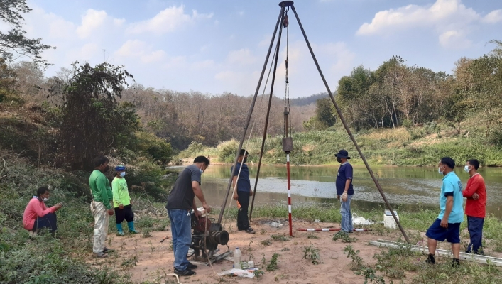 สทภ.9 ลงพื้นที่สำรวจชั้นดิน โครงการก่อสร้างระบบกระจายน้ำด้วยพลังงานแสงอาทิตย์ เพื่อสนับสนุนโครงการ (น้ำพางโมเดล) บ.น้ำว้า ม.5 ต.น้ำพาง  อ.แม่จริม จ.น่าน