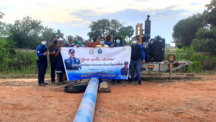สทภ.5 สูบน้ำเข้าสระน้ำสาธารณะประโยชน์หมู่บ้านเพื่อป้องกันและแก้ไขปัญหาภัยแล้ง ต.ด่านช้าง อ.บัวใหญ่ จ.นครราชสีมา
